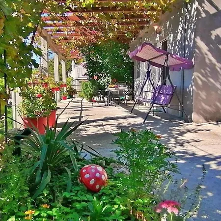 Ferienwohnung Fur 4 Personen Ca 37 Qm In Pisak, Dalmatien Mitteldalmatien *